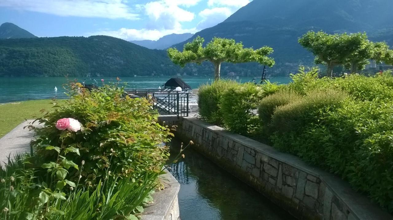 Au Bord Du Lac D'Annecy, Logement Type Loft, Dans Residence Avec Plage Et Ponton Privee Duingt Zewnętrze zdjęcie