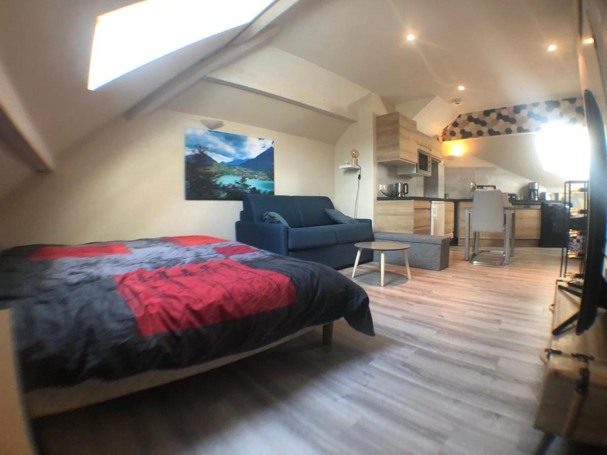 Au Bord Du Lac D'Annecy, Logement Type Loft, Dans Residence Avec Plage Et Ponton Privee Duingt Zewnętrze zdjęcie