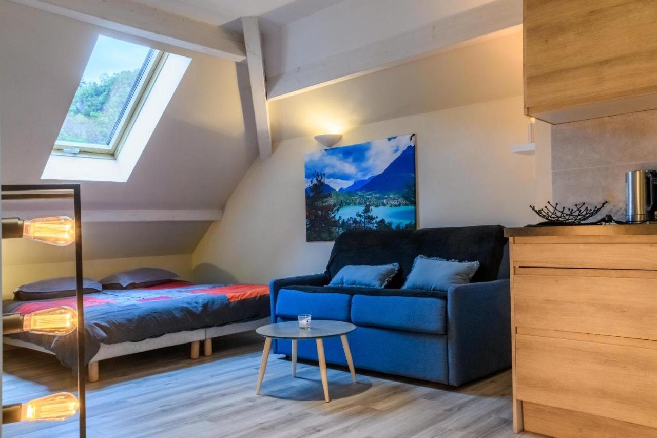 Au Bord Du Lac D'Annecy, Logement Type Loft, Dans Residence Avec Plage Et Ponton Privee Duingt Zewnętrze zdjęcie