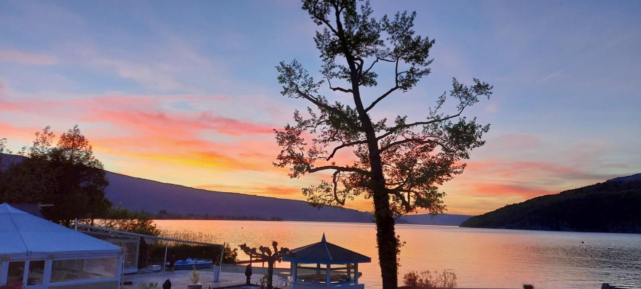 Au Bord Du Lac D'Annecy, Logement Type Loft, Dans Residence Avec Plage Et Ponton Privee Duingt Zewnętrze zdjęcie