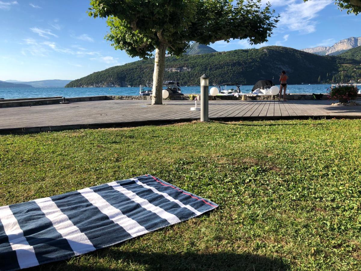 Au Bord Du Lac D'Annecy, Logement Type Loft, Dans Residence Avec Plage Et Ponton Privee Duingt Zewnętrze zdjęcie